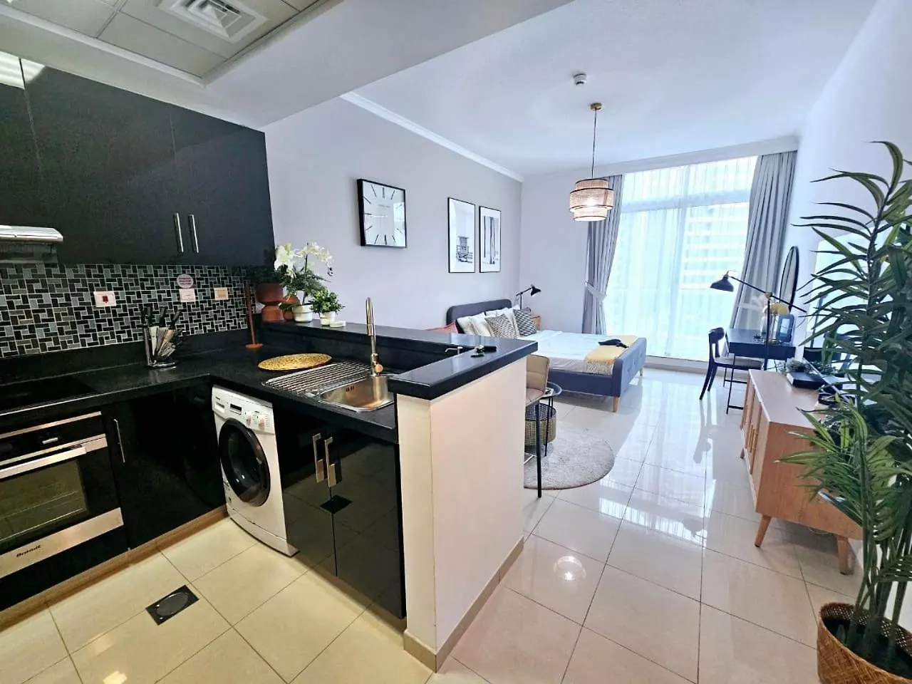 Sunrise Homes - A Stylish Studio In Botanica Tower Dubai