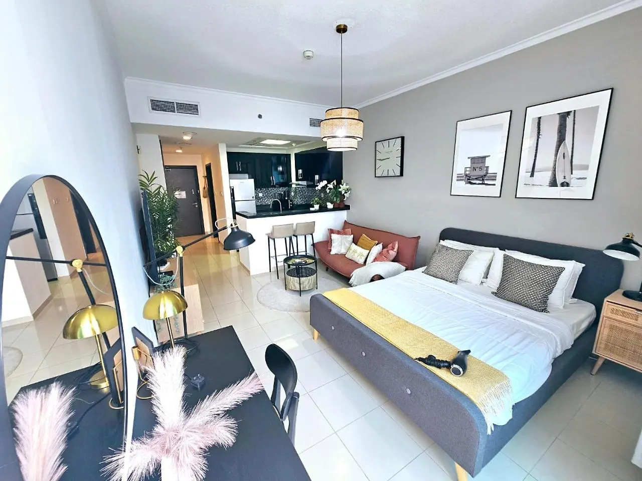 Apartment Sunrise Homes - A Stylish Studio In Botanica Tower Dubai United Arab Emirates