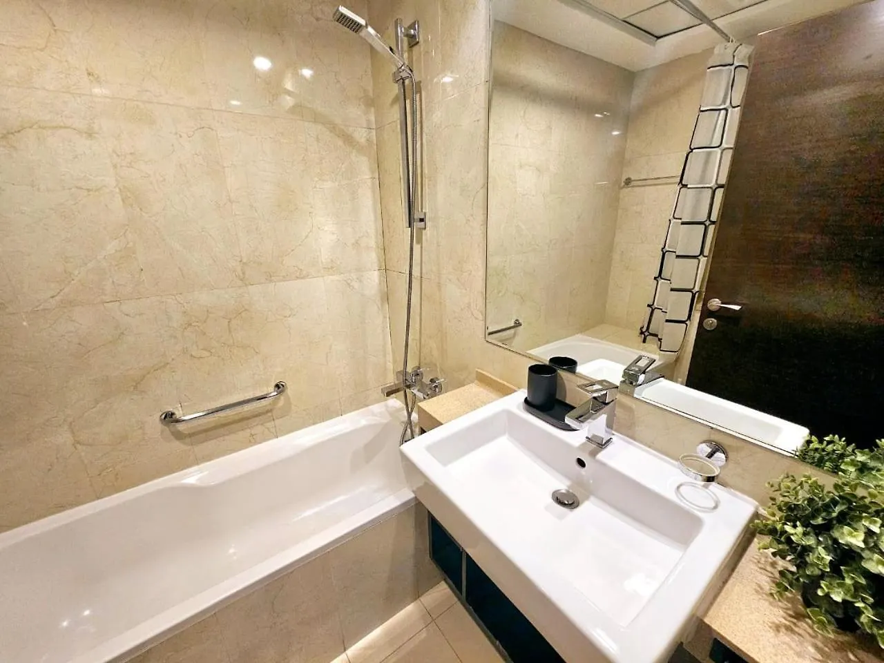 Sunrise Homes - A Stylish Studio In Botanica Tower Dubai 0*,